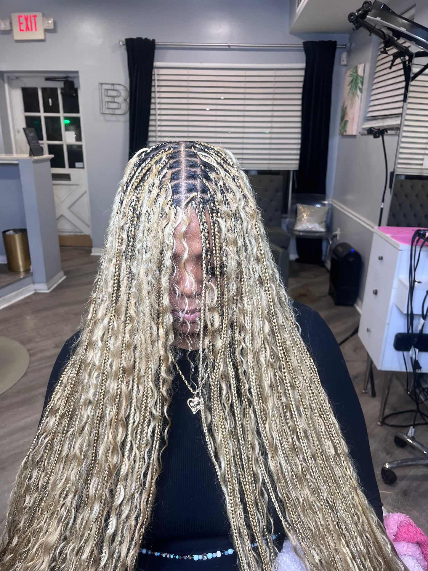 Pineapple Curl – 18” Human Hair Bundle (613/27 Blonde Mix)