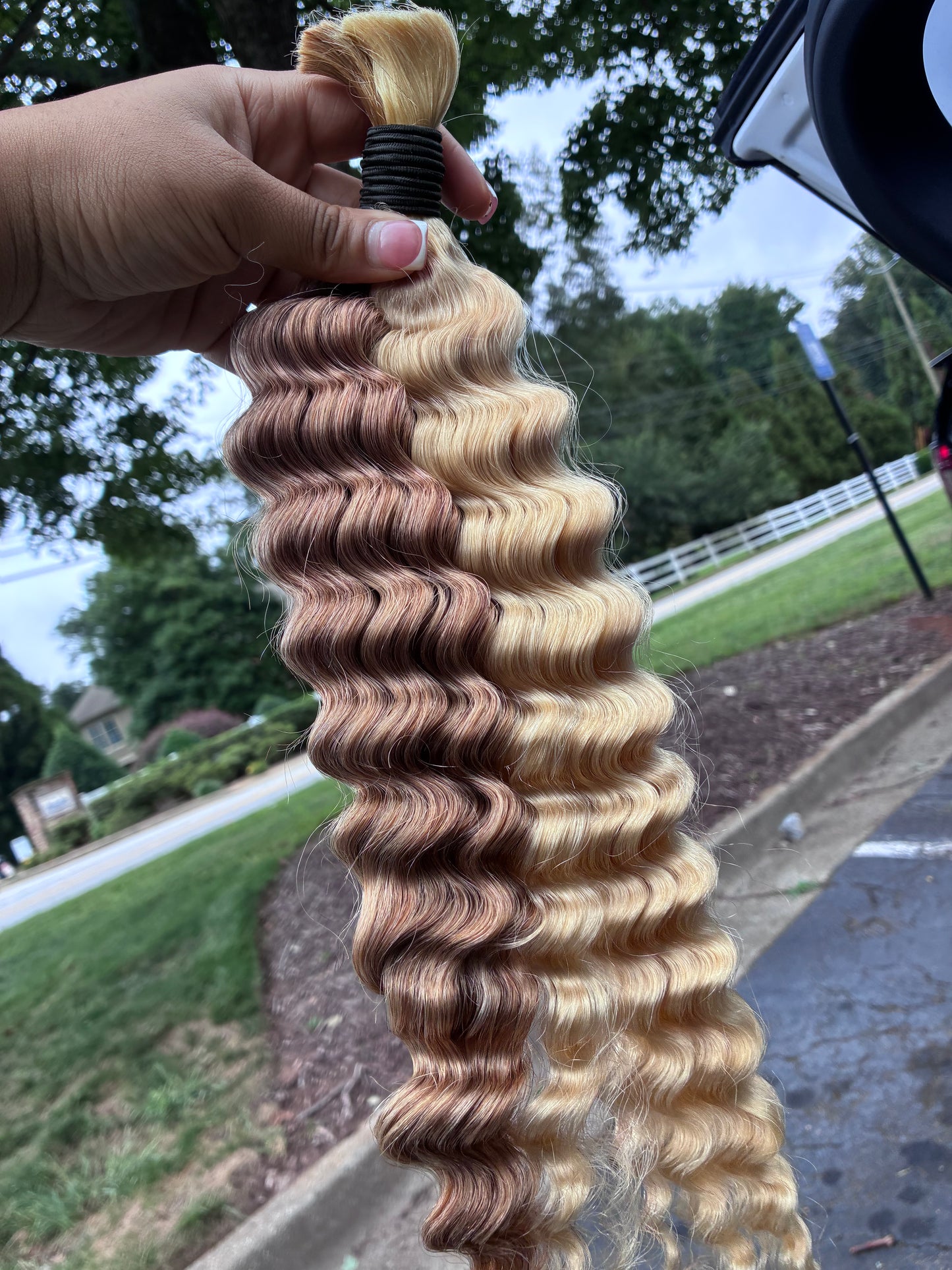 Pineapple Curl – 18” Human Hair Bundle (613/27 Blonde Mix)
