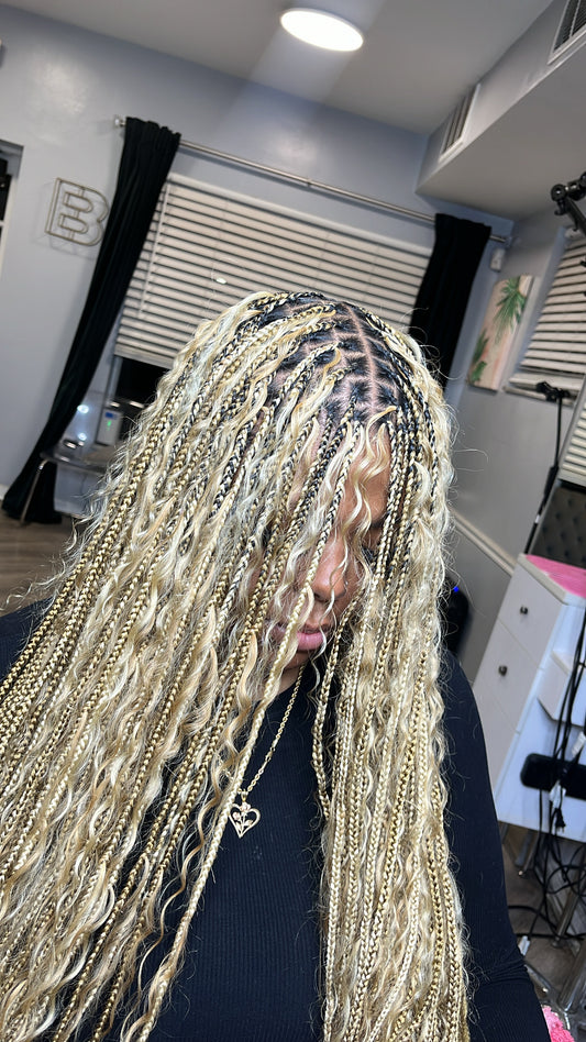 Pineapple Curl – 18” Human Hair Bundle (613/27 Blonde Mix)